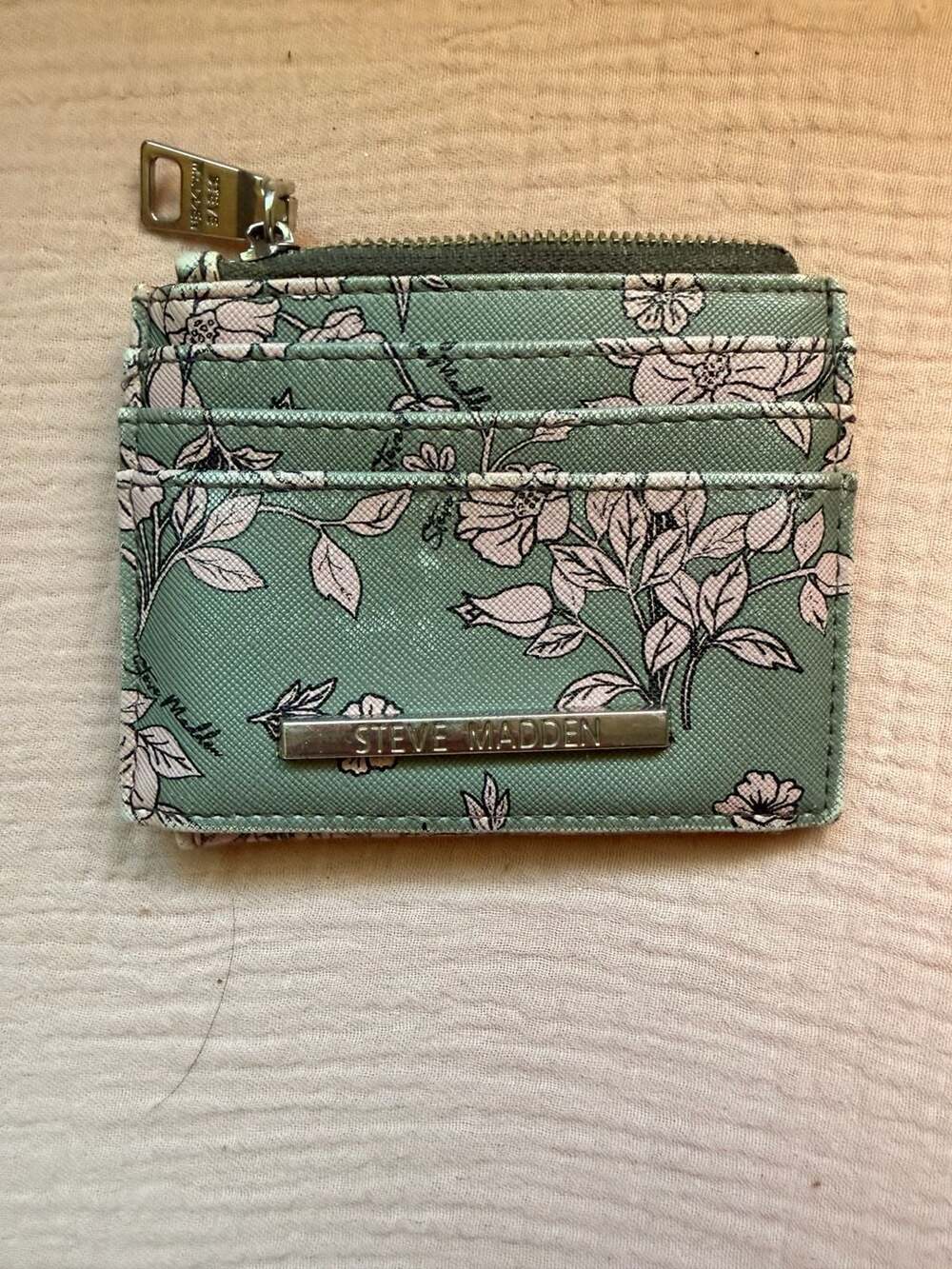 Steve Madden Green Floral Print Card Holder Wallet